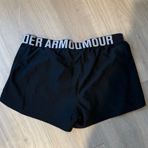 Under Armour Women's Black Athletic Shorts - Picture 2 of 2
